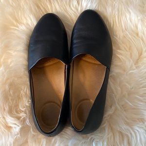 Used size (40 )8.5 Dansko flats.